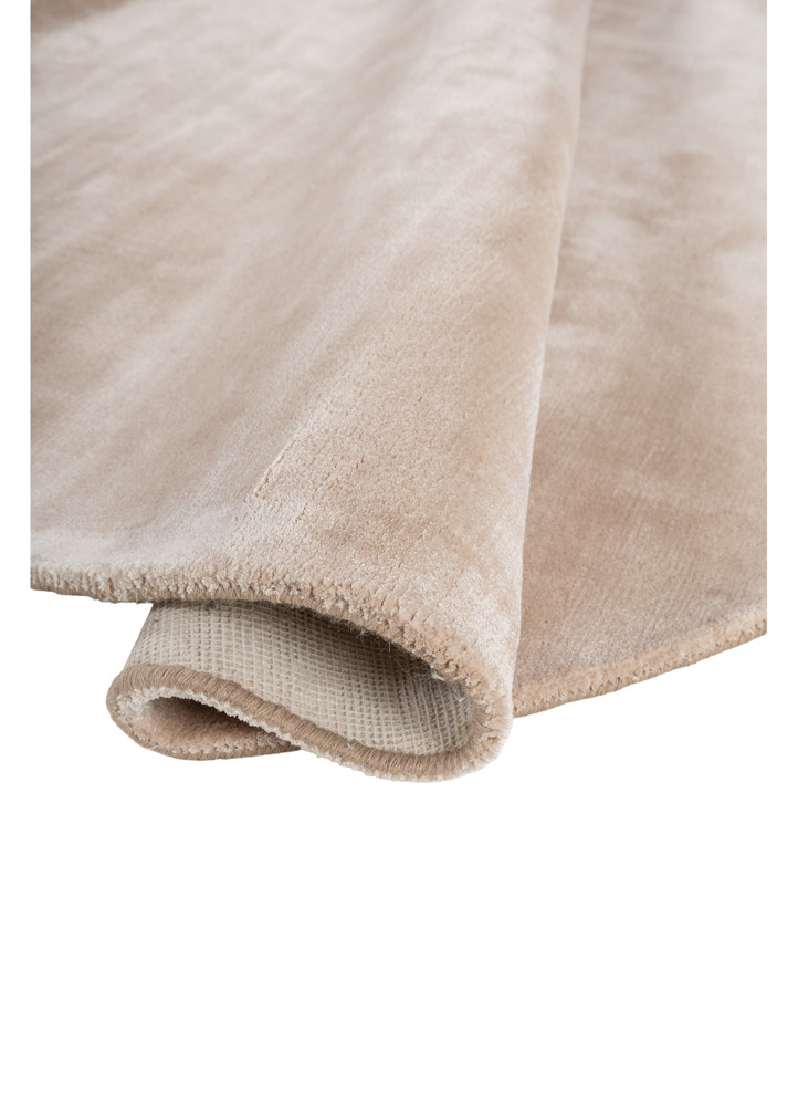 cera ivory viscose hand tufted Rug - FoldShot cera ivory viscose hand tufted Rug - FoldShot