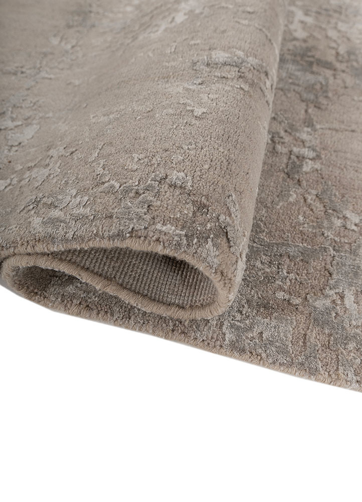 erbe grey and black wool and bamboo silk hand knotted Rug - FoldShot