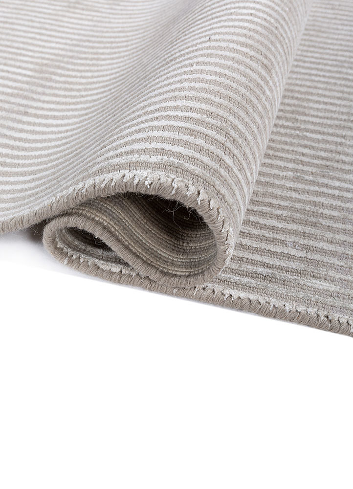 aprezo ivory wool and viscose hand loom Rug - FoldShot