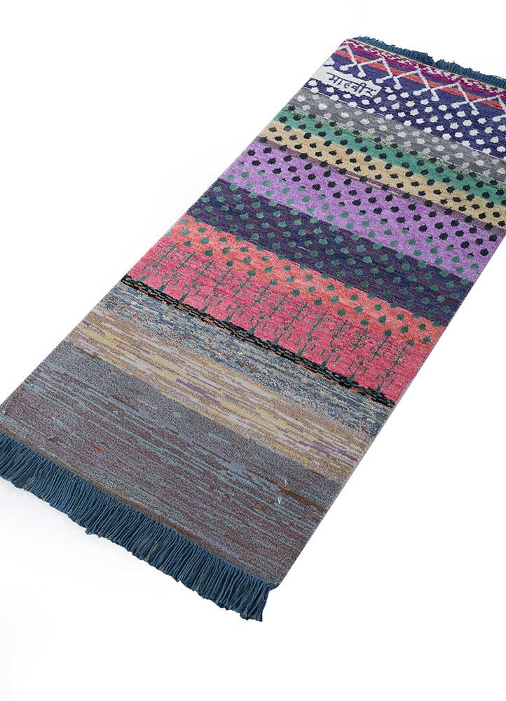 manchaha ivory wool and bamboo silk hand knotted Rug - FoldShot manchaha ivory wool and bamboo silk hand knotted Rug - FoldShot