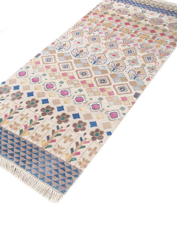 manchaha ivory wool and bamboo silk hand knotted Rug - FoldShot manchaha ivory wool and bamboo silk hand knotted Rug - FoldShot