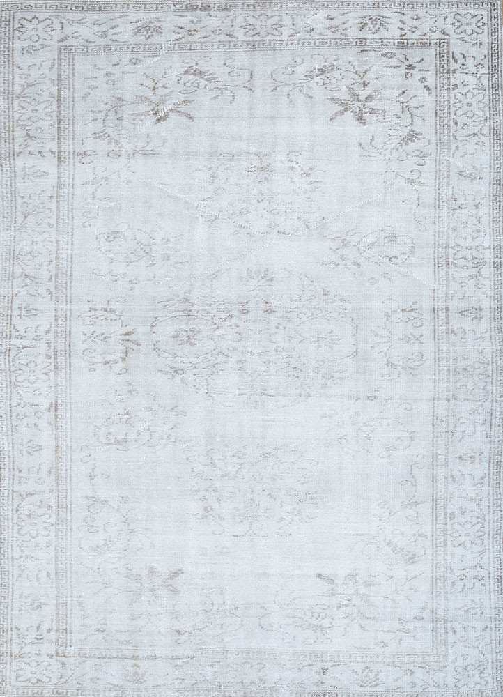 vintage ivory wool hand knotted Rug - HeadShot