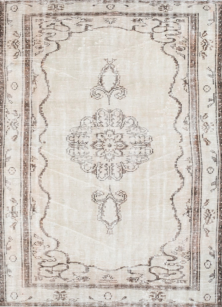 vintage gold wool hand knotted Rug - HeadShot