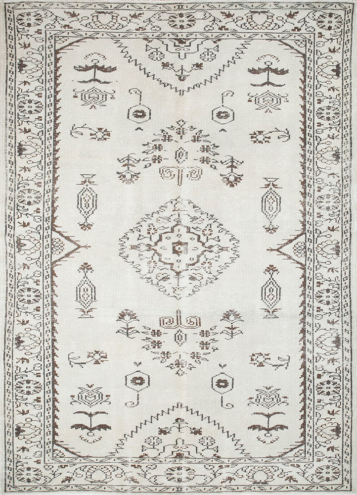 vintage beige and brown wool hand knotted Rug - HeadShot vintage beige and brown wool hand knotted Rug - HeadShot