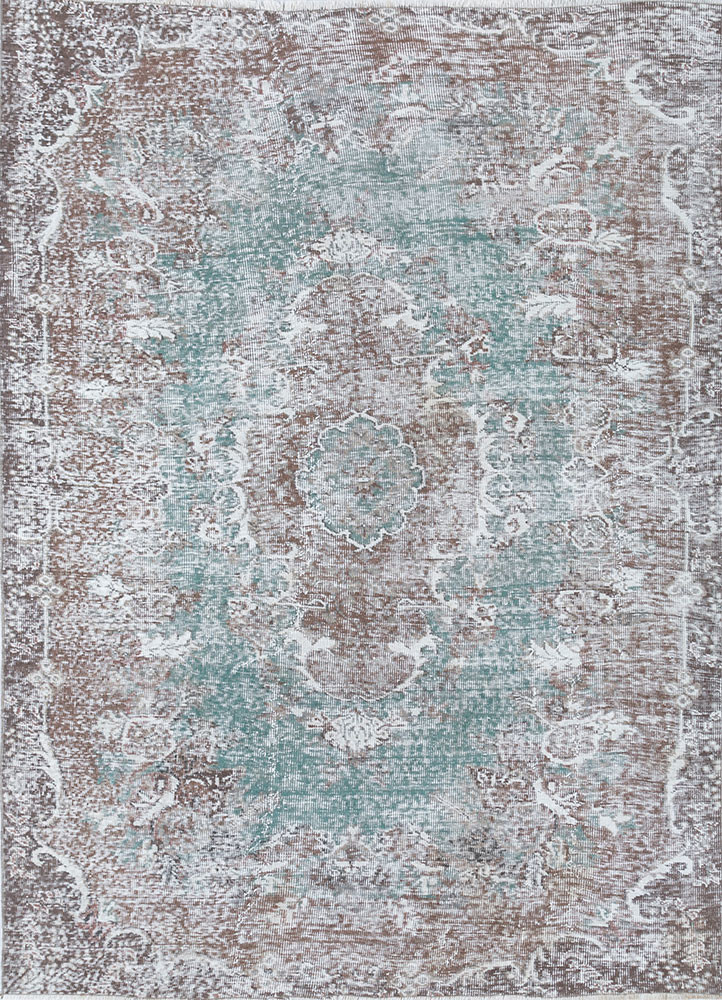 vintage green wool hand knotted Rug - HeadShot vintage green wool hand knotted Rug - HeadShot