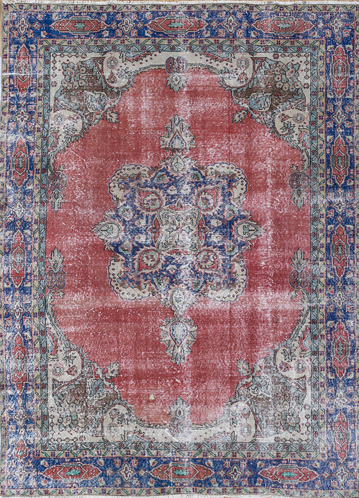 vintage red and orange wool hand knotted Rug - HeadShot vintage red and orange wool hand knotted Rug - HeadShot