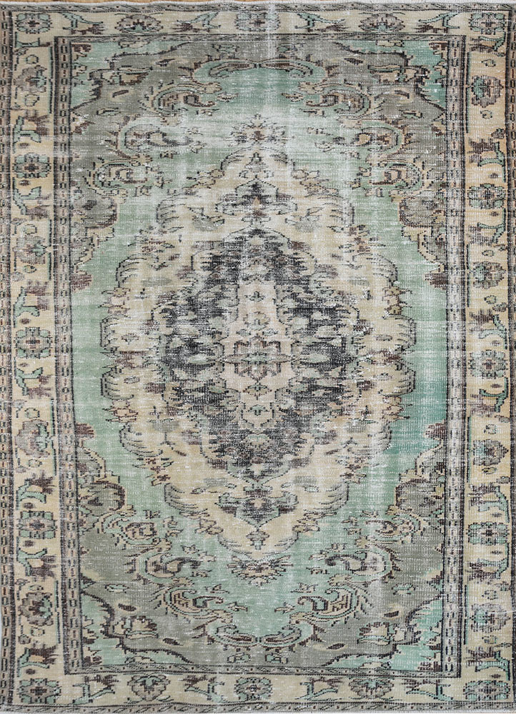 vintage green wool hand knotted Rug - HeadShot vintage green wool hand knotted Rug - HeadShot