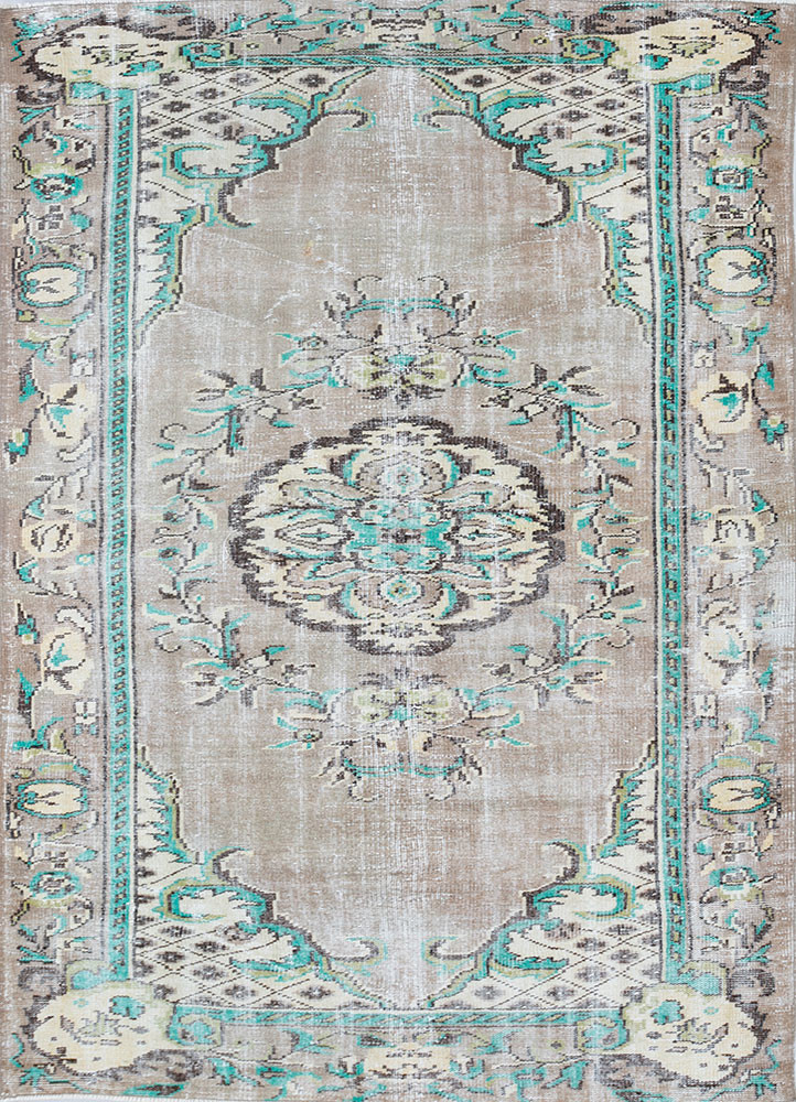 vintage green wool hand knotted Rug - HeadShot vintage green wool hand knotted Rug - HeadShot
