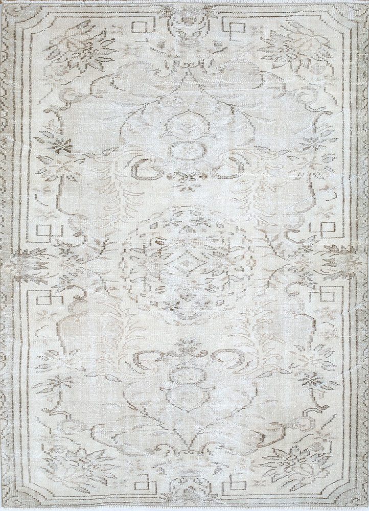 vintage ivory wool hand knotted Rug - HeadShot vintage ivory wool hand knotted Rug - HeadShot