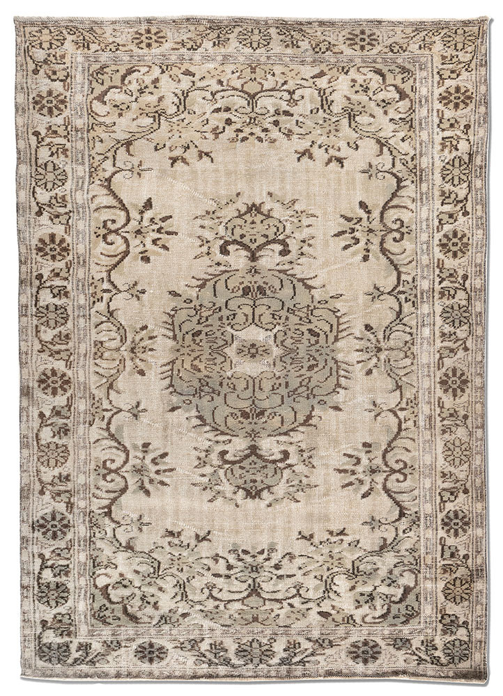 vintage ivory wool hand knotted Rug - HeadShot vintage ivory wool hand knotted Rug - HeadShot