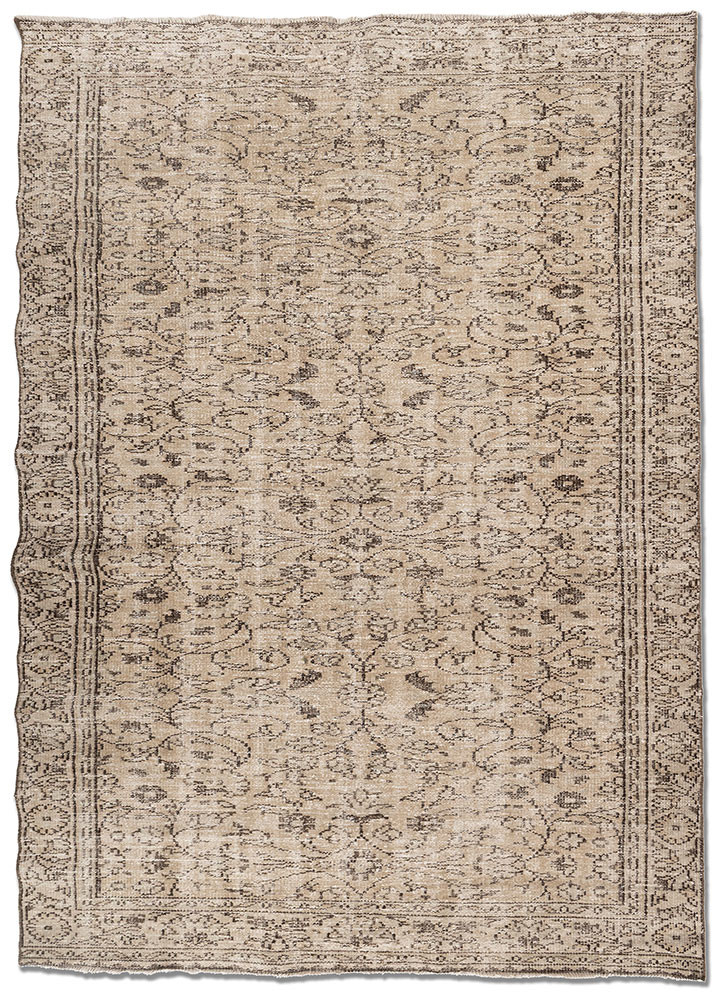 vintage green wool hand knotted Rug - HeadShot vintage green wool hand knotted Rug - HeadShot