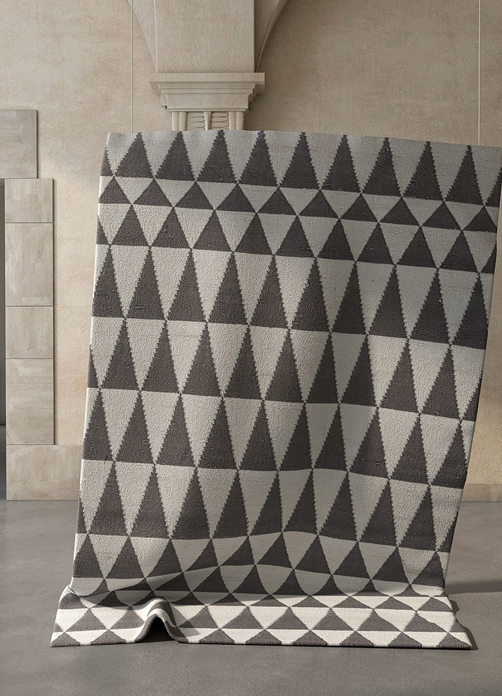 indusbar grey and black polyester flat weavesRug - Rander indusbar grey and black polyester flat weavesRug - Rander